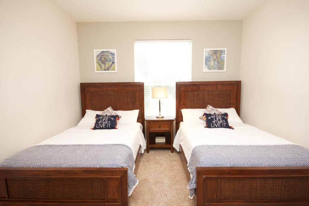 Deluxe Three-Bedroom Apartment with Garden View interior